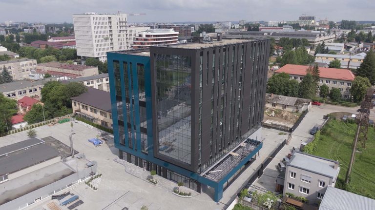 biznes tsentr iq park 1 768x431