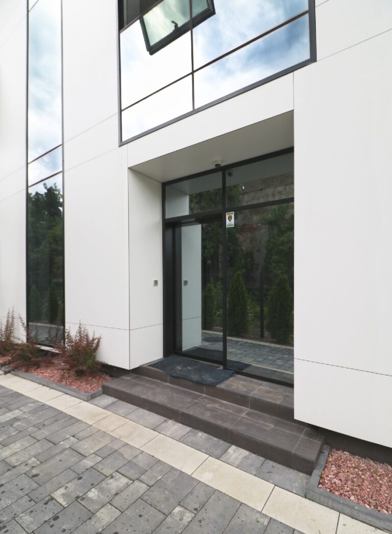 biznes tsentr white 4 768x1046