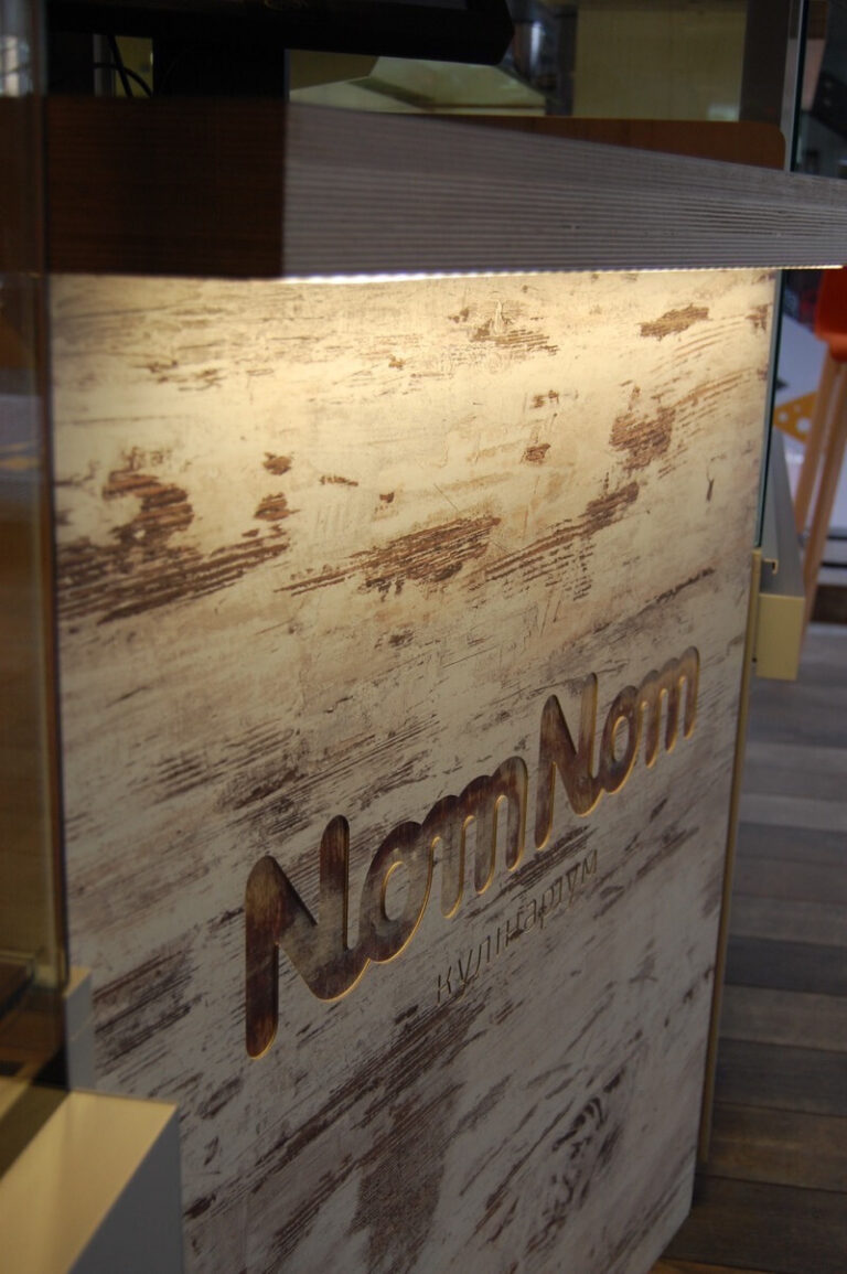 restoran nom nom 6 768x1155