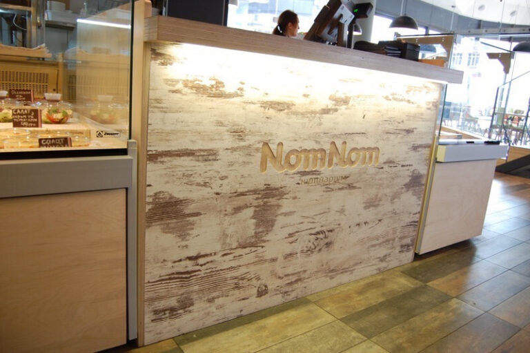 restoran nom nom 768x511