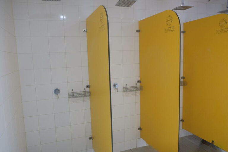 dushovi peregorodki teritoriya fitnesu 1 768x512