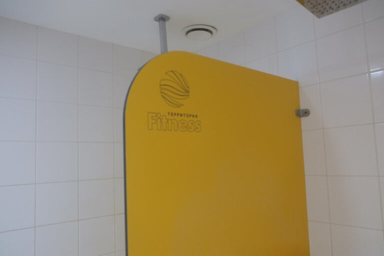 dushovi peregorodki teritoriya fitnesu 2 768x512