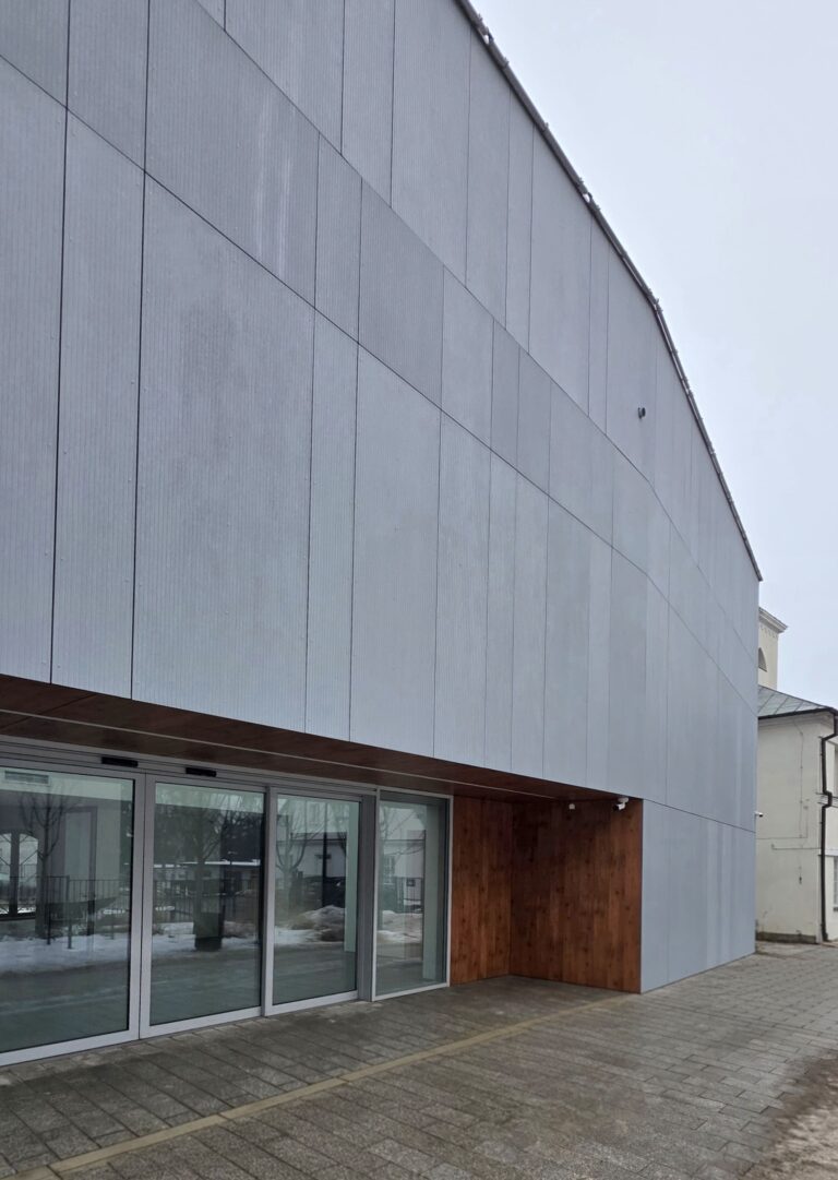 fasad muzeiu sucasnogo mistectva u piasecno 4 768x1081