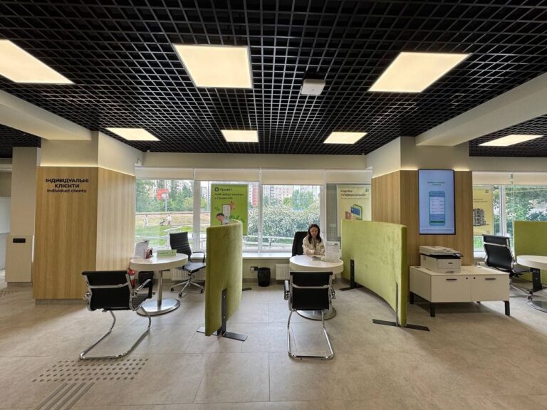 privatbank na geroyiv dnipra 2 768x576