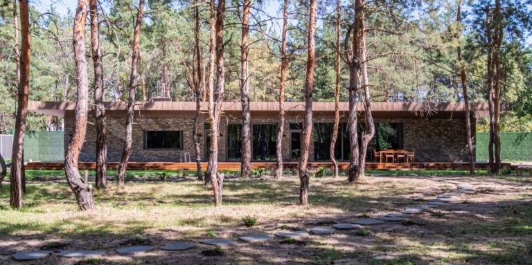 suchasne uosoblennya klasichnoi ukrainskoi khati 19 st 768x383