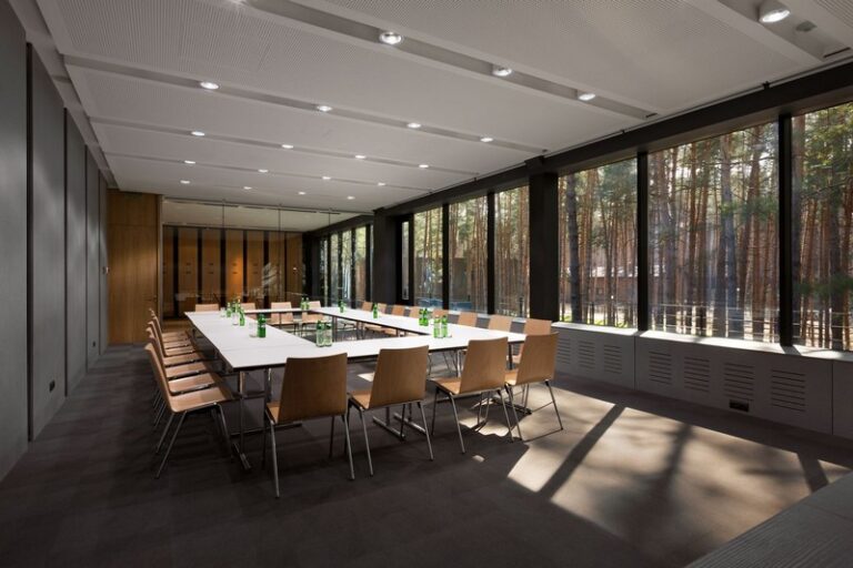 fmxtop stoleshnitsy conferencehall verholy1 768x512