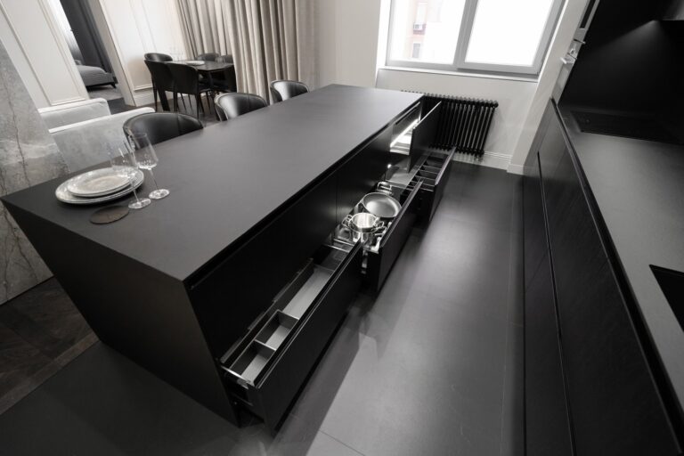 object black 4 768x512