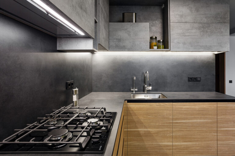 suchastna kuhnya loft 2 768x512