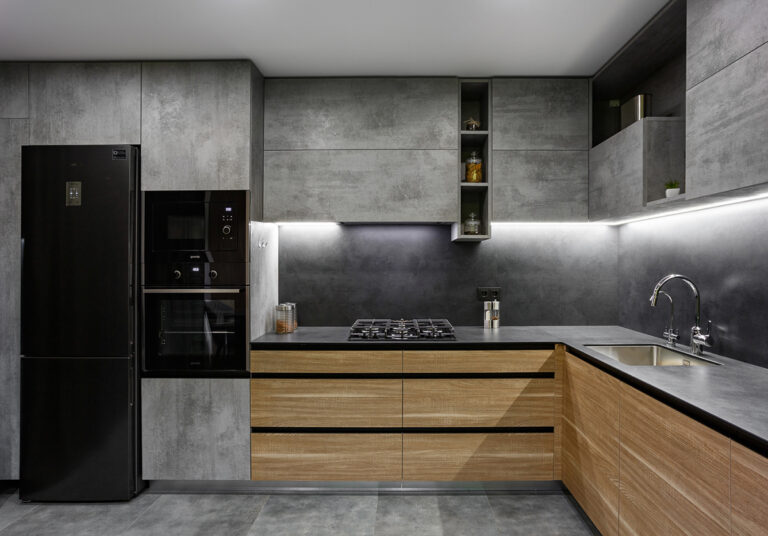 suchastna kuhnya loft 768x536